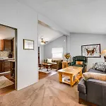 Cozy Huntingdon Escape 19 Mi To Penn State Univ!